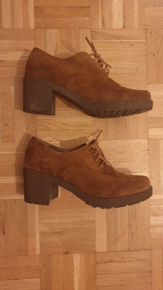 Zapatos ante marrón 
