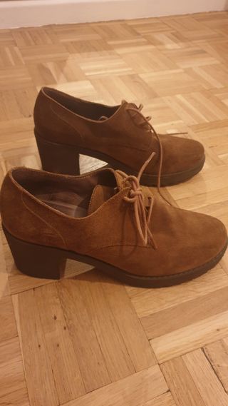 Zapatos ante marrón 