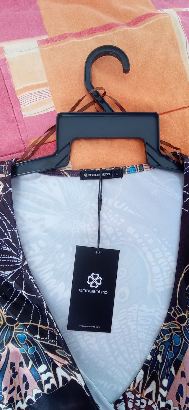 Vestido de lycra en tonos marrones con etiqueta