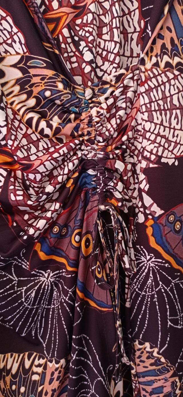 Vestido de lycra en tonos marrones con etiqueta