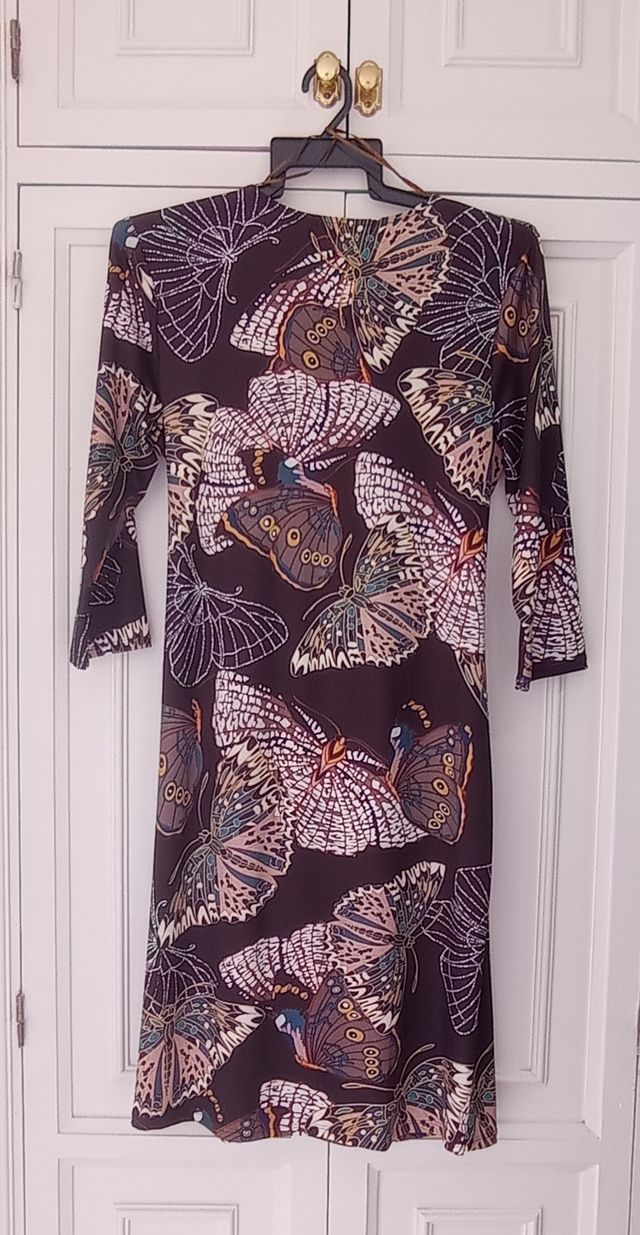 Vestido de lycra en tonos marrones con etiqueta