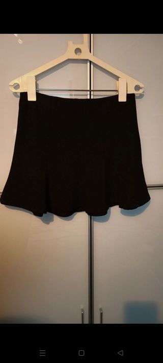 Falda negra corta