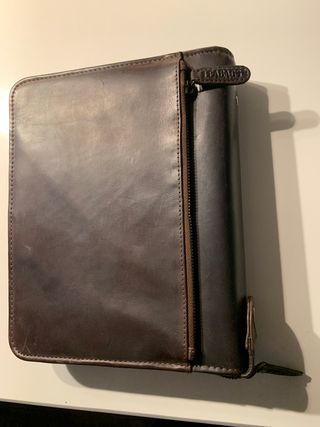 Cartera organizadora cuero tamaño cuartilla.