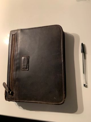 Cartera organizadora cuero tamaño cuartilla.