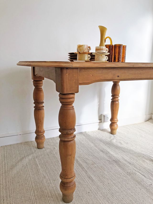 MESA DE MADERA VINTAGE CLÁSICA