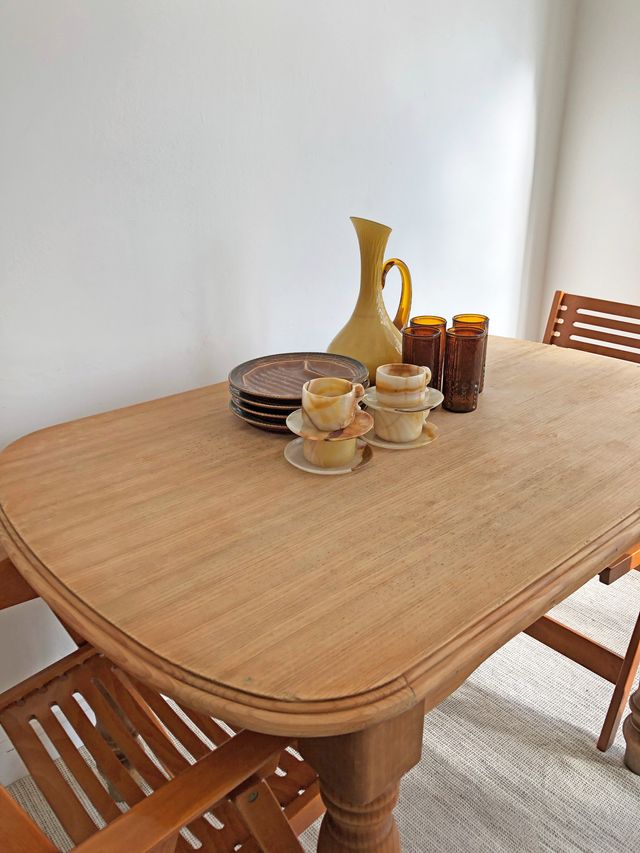 MESA DE MADERA VINTAGE CLÁSICA