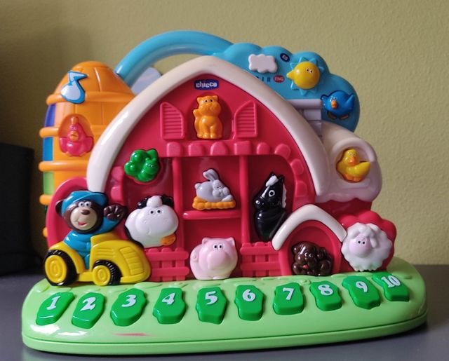 Granja bilingüe sonora Marca Chicco.