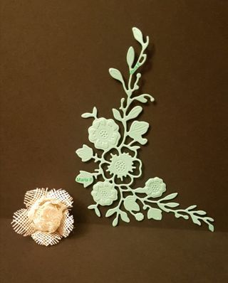 Troquel ramillete de flores con embossing