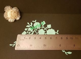 Troquel ramillete de flores con embossing