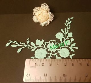 Troquel ramillete de flores con embossing