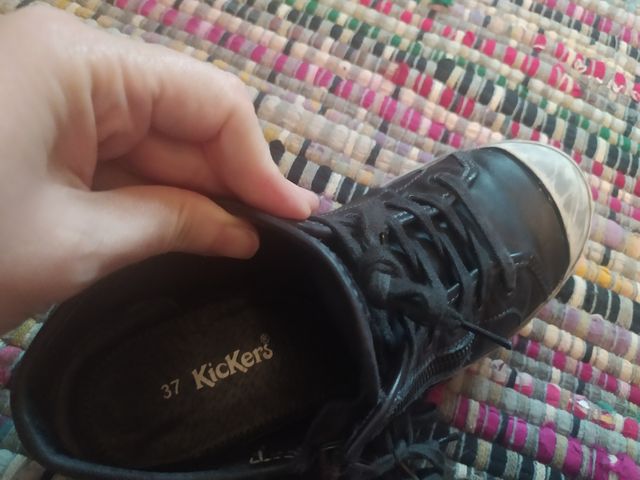 zapatillas de cuero kickers. efecto desgastado