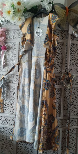 Precioso vestido de sobre a estrenar. T. S y M