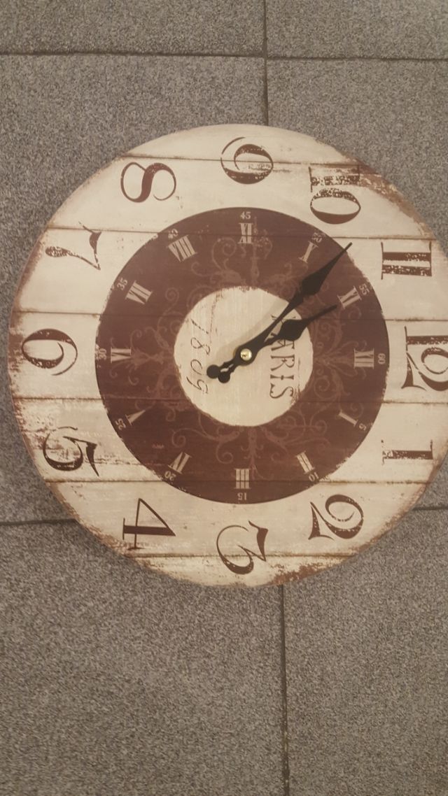 reloj de pared clásico