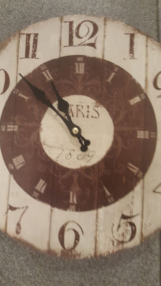 reloj de pared clásico