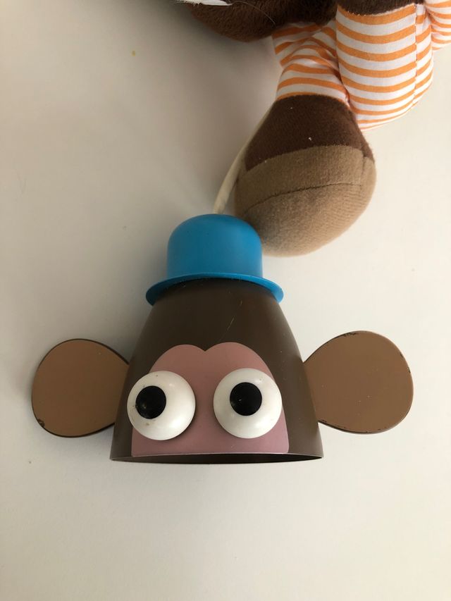 Lámpara techo con peluche mono