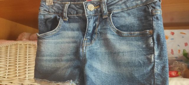 Pantalón vaquero corto niña