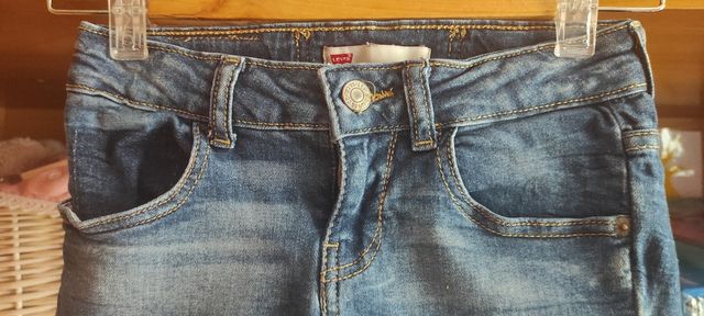 Pantalón vaquero corto niña