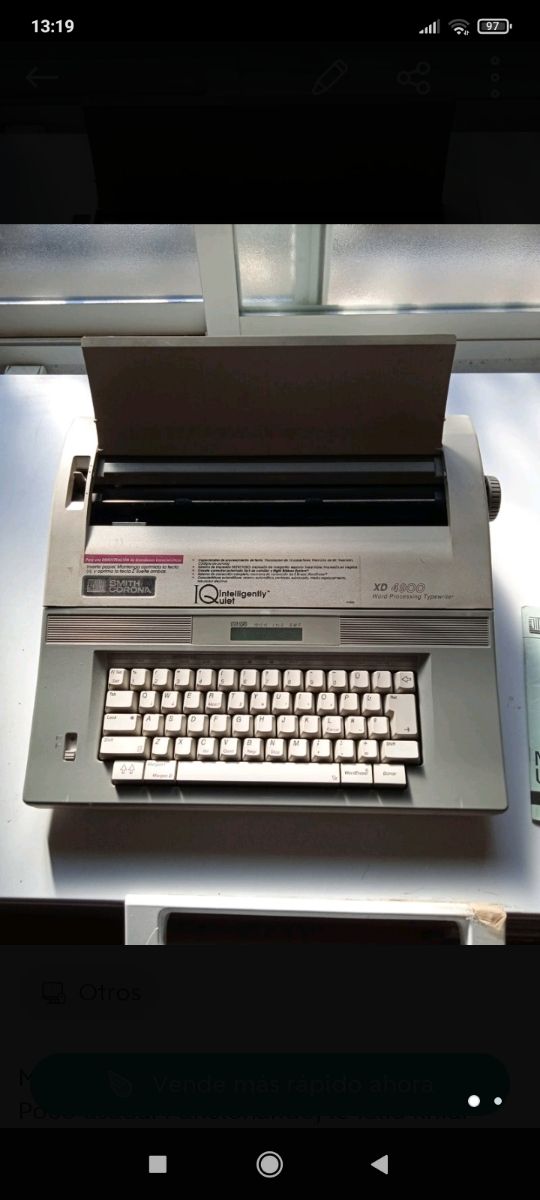 Máquina de escribir eléctrica XD 4900.