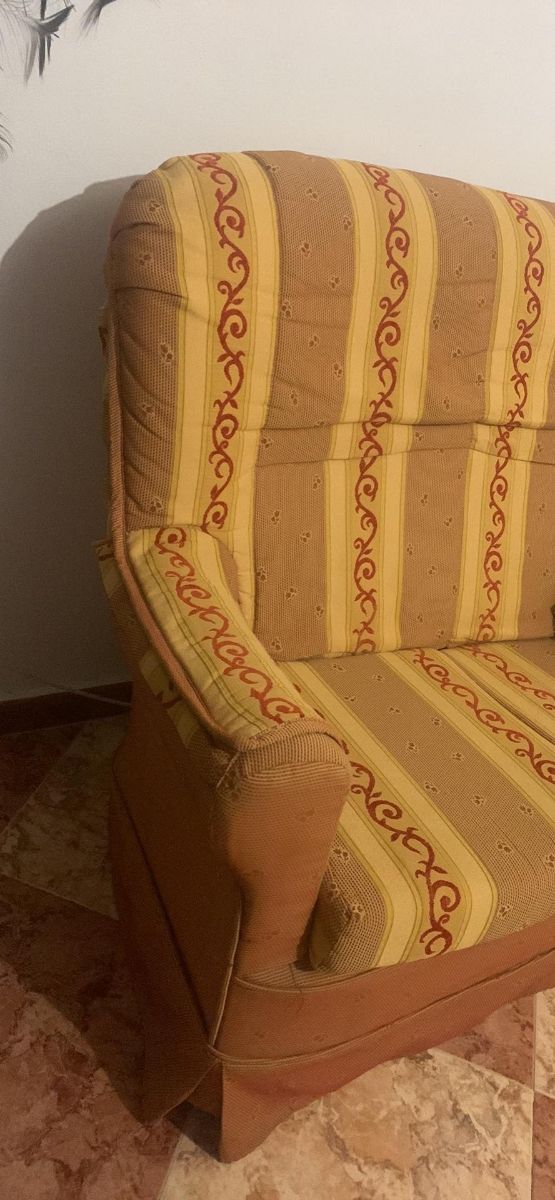 SOFA DE 3 PLAZAS. PRECIO NEGOCIABLE.