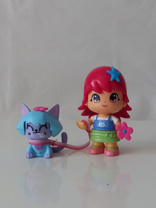Boneca com seu animal de estimação Pin and Pon