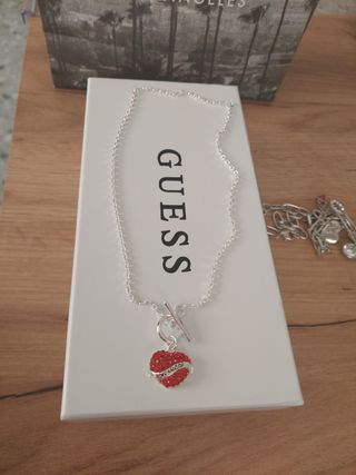 Collar de corazón style Guess.Oferta