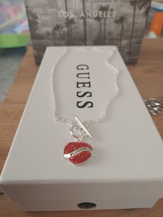 Collar de corazón style Guess.Oferta