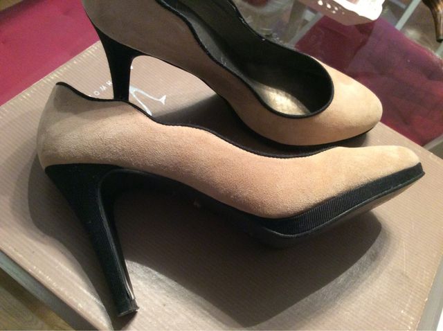 Zapato salón ante beige