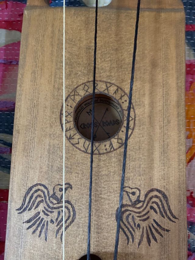 Instrumento tradicional Jouhikko Huginn Muninn