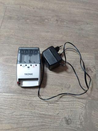 Cargador baterías AA y AAA