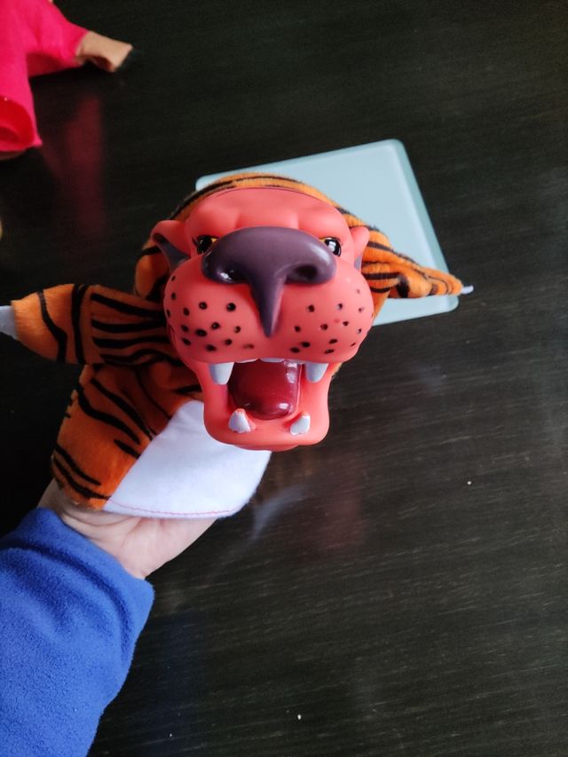 A ESTRENAR. Marionetas mano