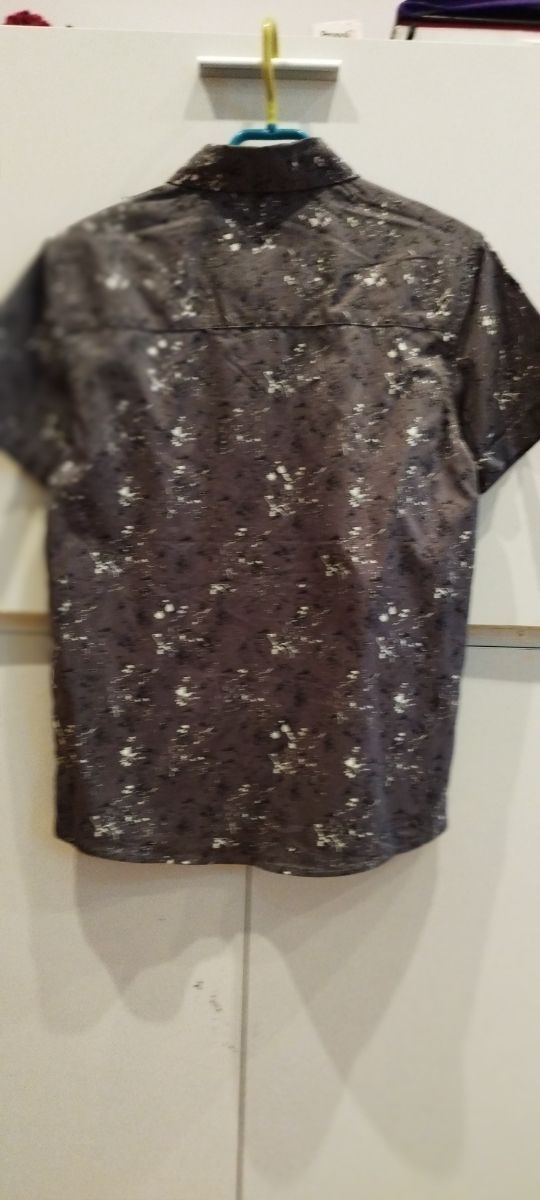 camisa manga corta gris manchas niño 10