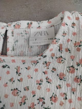Camiseta Niña con flores Zara