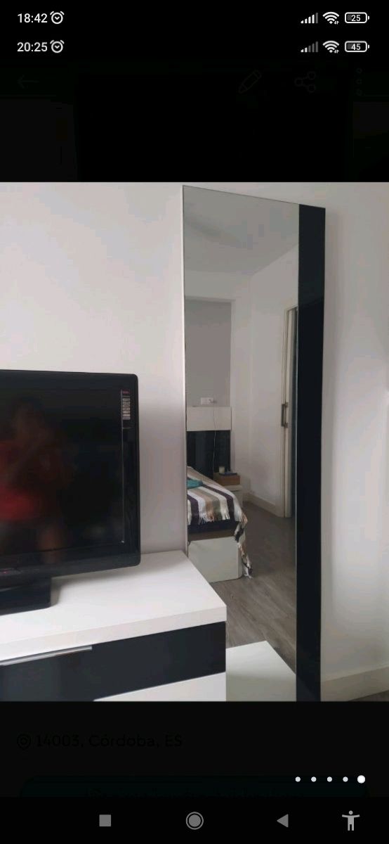 dormitorio de matrimonio. blanco y negro