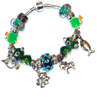  Pulsera verde con Charms de Animalitos