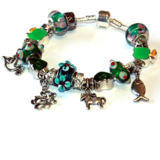  Pulsera verde con Charms de Animalitos