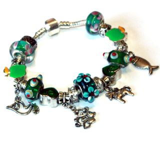  Pulsera verde con Charms de Animalitos