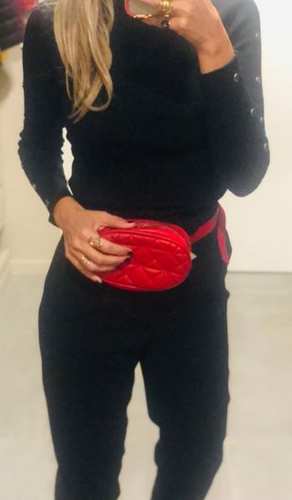 Riñónera Stradivarius roja