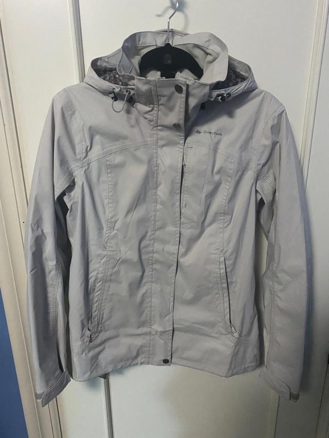 Impermeable mujer Quechua montaña y trek