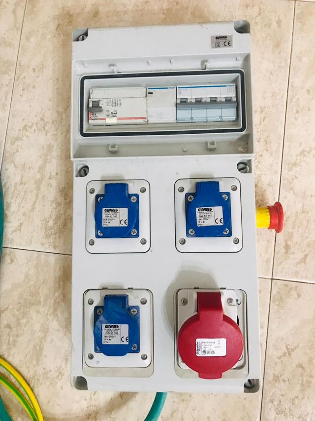 Electricidad industrial y doméstica

