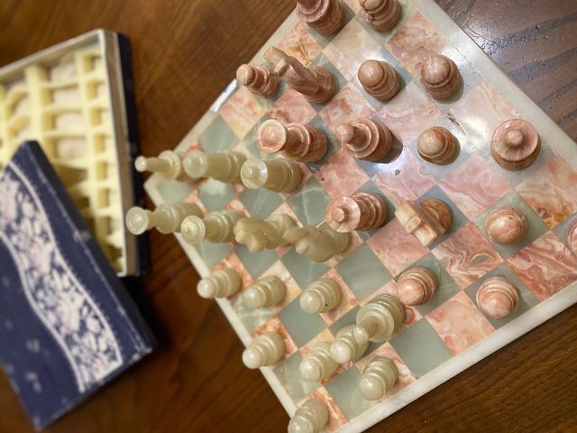 Ajedrez de mármol antiguo rosa