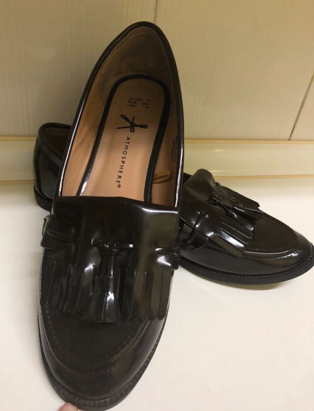 zapatos, estilo charol