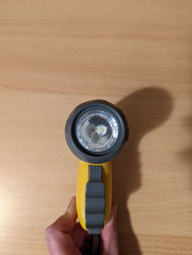 Torcia a dinamo senza batteria