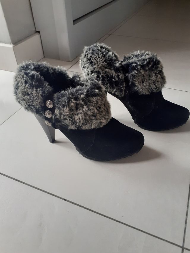 Scarpe nere con tacco scamosciate n.41 come nuove