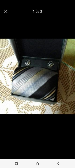 conjunto de corbata pañuelo y gemelos