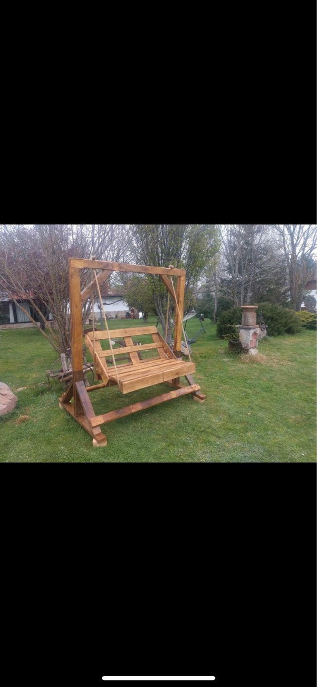 Columpio de palets de madera