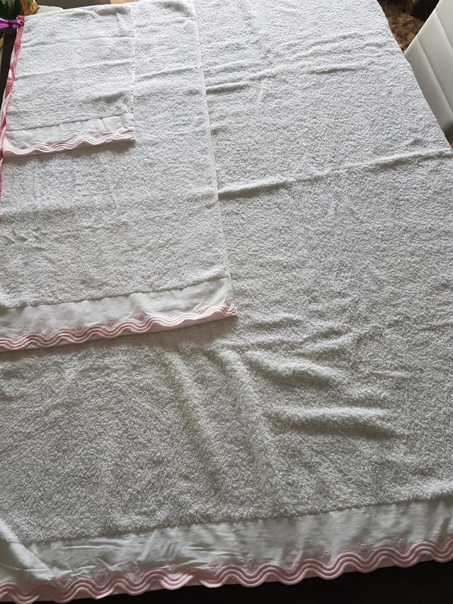 Juego de toallas niña. Nuevo sin estrenar