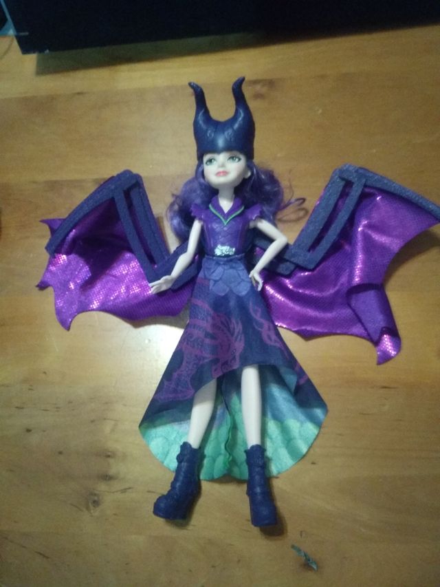 MUÑECA DE LOS DESCENDIENTES TRANSFORMING MAL