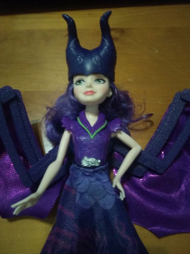 MUÑECA DE LOS DESCENDIENTES TRANSFORMING MAL