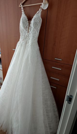 Vestido de novia sin usar, con etiqueta.