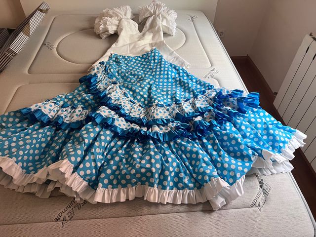 Traje faralaes. Falda y cuerpo con pañuelo